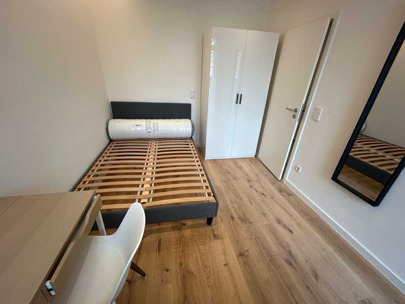                                                               Nice room only 15 mins from Hauptbahnhof                                                       in Gibitzenhof (Nürnberg)