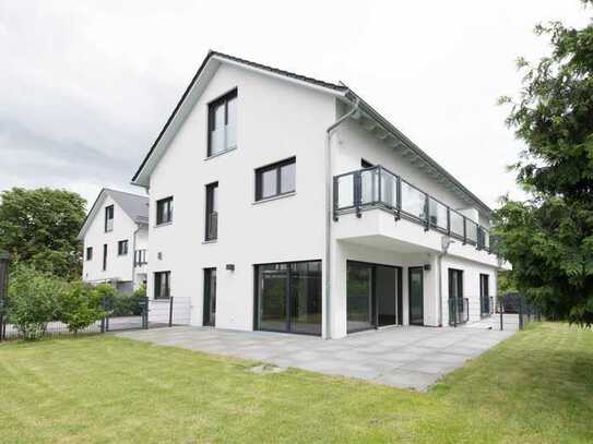 MODERNE GROSSZÜGIGE DOPPELHAUSHÄLFTE MIT ZAUBERHAFTEM GARTEN IM ZENTRUM VON HEIMSTETTEN