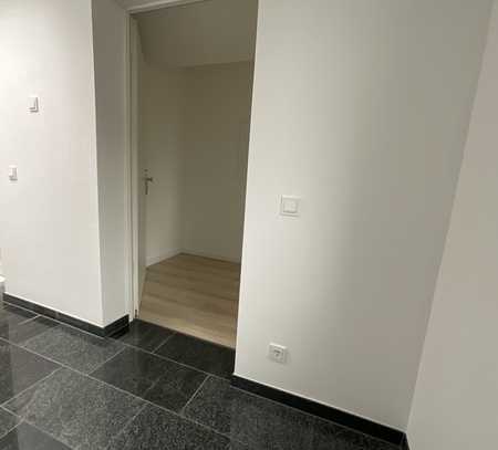 Geschmackvolle 2-Zimmer-DG-Wohnung mit luxuriöser Innenausstattung in Berlin Mariendorf (Tempelhof)