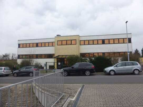 61137 Schöneck-Kilianstädten, Praxis-/Bürofläche, ca. 184 m², Parkplätze mögl.