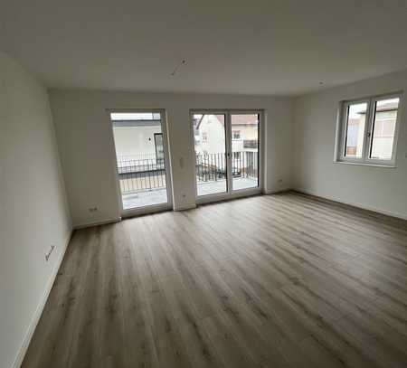 Neuwertige 2-Zimmer Wohnung mit Balkon + EBK + Fußbodenheizung