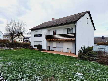 Reichertshofen! Zweifamilienhaus mit ausbaufähigem Dachgeschoss, 2 Einzelgaragen und großem Garten!