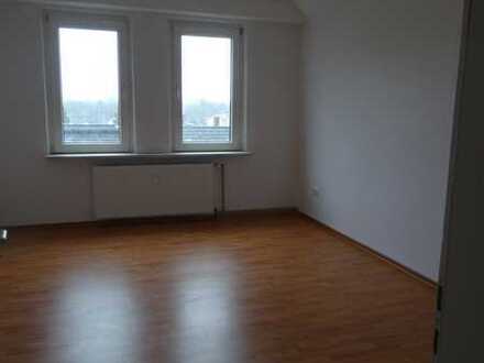 Renovierte, helle 100 m² große 4-Zi.-Whg. in gepflegtem Wohnhaus in Bo.-Langendreer