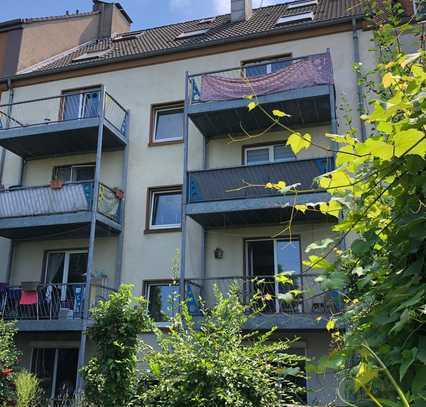 10-Fam.-Haus mit Balkone