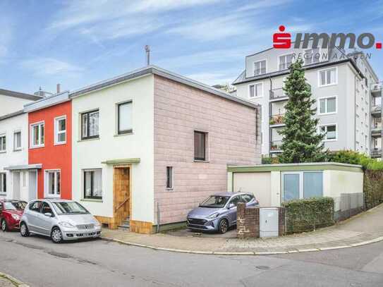 Einseitig angebautes Stadthaus mit großer Garage am Aachener Stadtgarten.