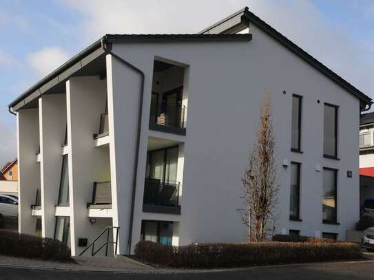 Neubau-Erstbezug: Luxuriöse 4-Zi. Atrium-Wohnung mit Loggia, 2 Stellplätze zentrumsnah in Burgebrach