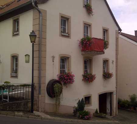 Gepflegte 2-Zimmer-Dachgeschosswohnung mit EBK in Bad Kreuznach