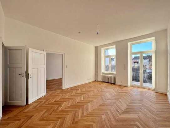 *Erstbezug n. Kernsanierung* 4 Zi.-Wohnung m. Balkon, TGL-Bad, Parkett u. PKW-Stellplatz möglich