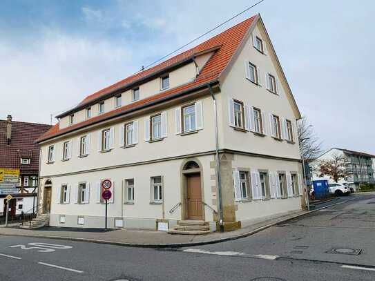 Stilvolles Denkmalobjekt: 3-Zimmer-Wohnung mit Balkon im Herzen von Mössingen