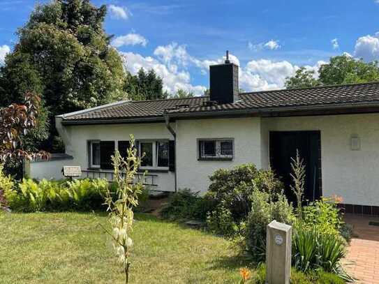 Massiv gebauter Bungalow mit 4,5 Zimmern und großem Garten in Mahlsdorf-Süd