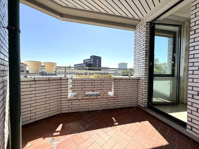                                                               ca. 66 m&sup2; zum Wohlf&uuml;hlen | Rundumservice, Aufzug &amp; gro&szlig;e Loggia | Wei&szlig;er Riese&hellip;                                                       in Altstadt (Frankfurt am Main)