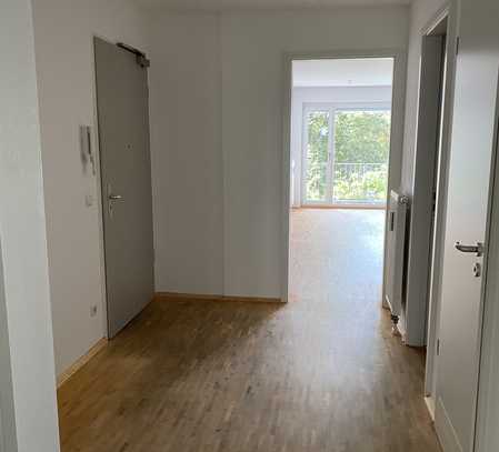 Möbliert: Gut geschnittene 3-Zimmer-Wohnung mit Balkon