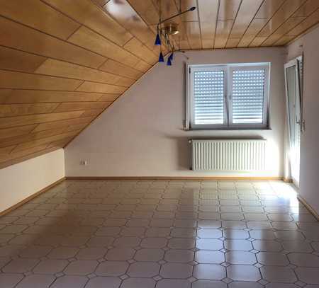 Neuwertige Maisonette-Wohnung mit vier Zimmern sowie Balkon und Einbauküche in Haßloch