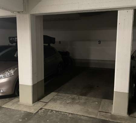 Schmaler Tiefgaragenstellplatz in der Au