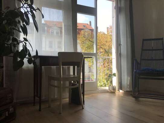 Geräumige und helle 180 m2 *5-Raum-Wohnung mit 3 Balkonen in der Südvorstadt ***