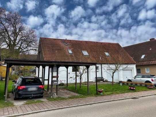 Freistehendes Einfamilienhaus mit viel Potenzial.