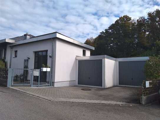 Attraktiver Bungalow mit Einliegerbüro in guter Lage