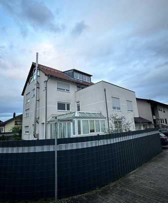 5 Zimmer Maisonettwohnung mit Kaminzimmer in Kelsterbach