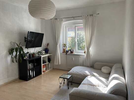 Temporary rental Oct- April . 2 Room furnished apartment in Prenzlauer Berg.