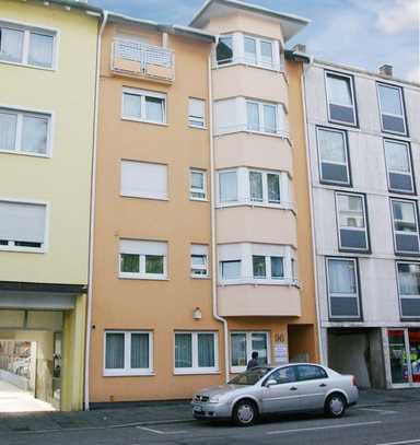 **Großzügige 3 Zimmer DG Wohnung mit 2 Balkonen** ohne Aufzug !