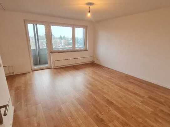 Renovierte 1-Zimmer Wohnung mit großen Balkon über den Dächern von Elmshorn