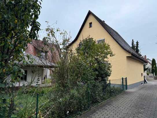 ACHTUNG! RENOVIERUNGSBEDÜRFTIGES HAUS
in Landshut-Wolfgangsiedlung