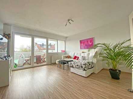 Helles, modernes 2-Zimmer Apartment mit Balkon und Küche in Sindelfingen