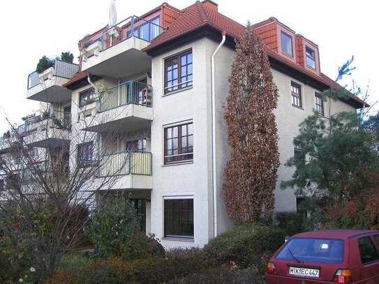 Hattersheim, helle 3 Zimmerwohnung mit Sonnenbalkon