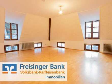 Lage, Lage, Lage! - Top gepflegte Wohnung in der Freisinger Innenstadt mit Blick auf den Domberg