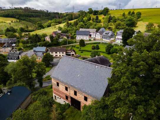 Geräumiges Haus mit beeindruckender Scheune und weitläufiger Wiese