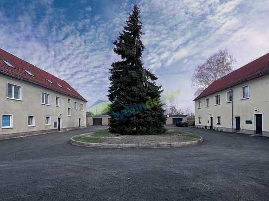 * Frisch renoviert in ruhiger Lage - Hübsche 2-Zimmer Wohnung im DG - Tageslichtbad mit Badewanne *