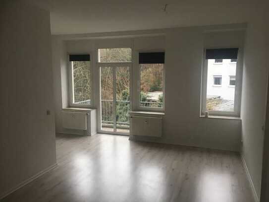 *2-Raum-Wohnung mit Balkon in ruhiger Lage, Stellplatz vorhanden*