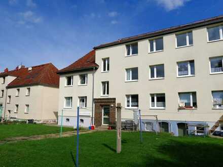 Schöne 2 Zi-Wohnung mit sep. Küche, Laminatboden, Wannenbad in Halle-Seeben