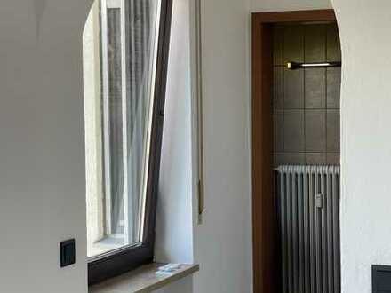 Stilvolle, gepflegte 1-Zimmer-Wohnung mit Balkon und EBK in Ansbach