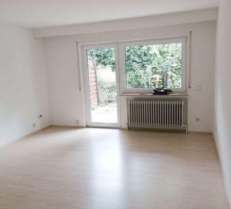 Sehr, schöne, helle und neu renovierten 2 Zi-Whg mit EBK, Terrasse und AA in Würzburg-Frauenland