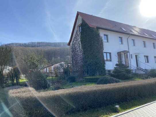 Geräumiges und preiswertes Haus in Holungen, schöner Garten und Garage