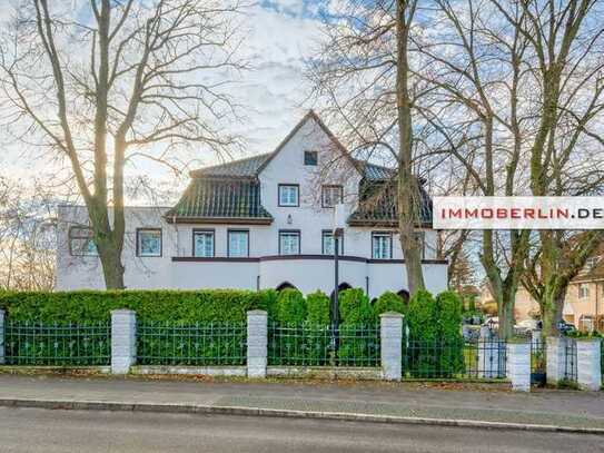 IMMOBERLIN.DE - Toplage im Ortszentrum: Klassisches Gebäude für Hotel, Pension o.a.