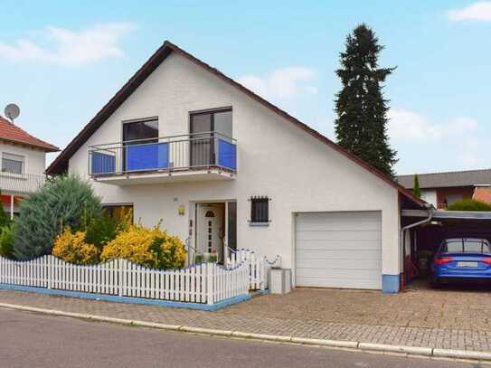 Familientraum in Sankt Leon: Freistehendes Einfamilienhaus mit großem Garten, Carport und Garage