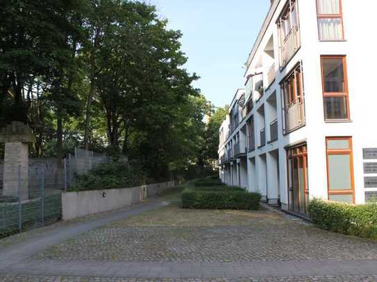 Gepflegte & ruhige 2-Zimmer-Wohnung + Loggia + EBK + Tiefgarage in Berlin Mitte