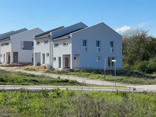 Moderne Doppelhaushälfte mit schönem Weitblick in die Natur