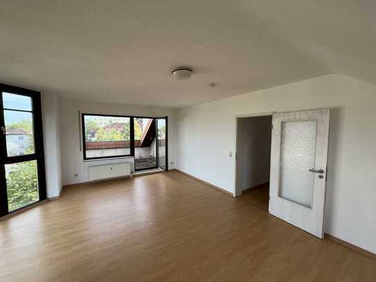 Exklusive, geräumige und modernisierte 1-Zimmer-Wohnung mit Balkon und EBK in Bad Homburg