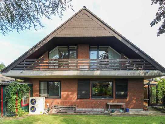 Gepflegtes Einfamilienhaus mit neuer Wärmepumpe, Garten und Garage in Waldrandnähe