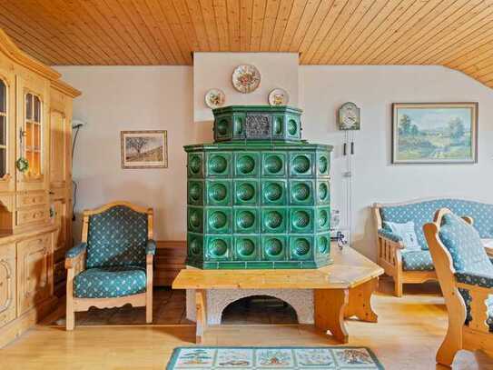 Wohnen mit Stil: 3-Zimmer-Dachgeschosswohnung mit durchdachtem Grundriss und hellen Räumen