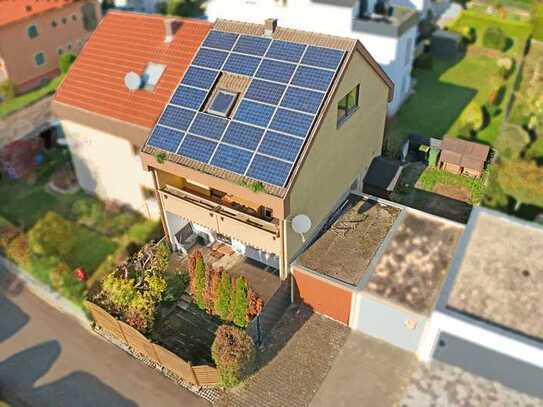 Attraktive Doppelhaushälfte in bevorzugter Lage mit Terrasse, Garage u. PV-Anlage