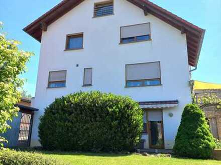 Doppelhaushälfte mit Einliegerwohnung und schönem Garten