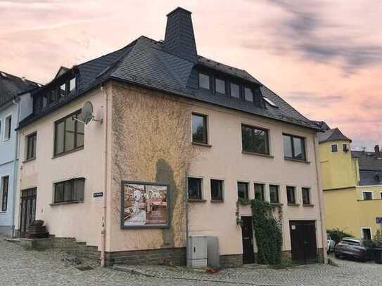 Gepflegtes Einfamilienhaus im Zentrum und Blick über die Stadt