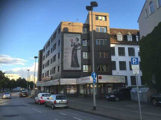 Co-Working Area für NAGELDESIGN in Bestandsgeschäft für Braut- und Abendmode!