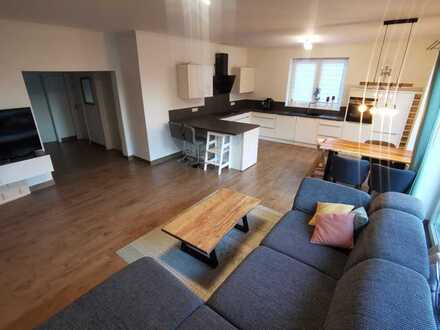 Neuwertige Erdgeschosswohnung mit drei Zimmern sowie Balkon und EBK in Hövelhof
