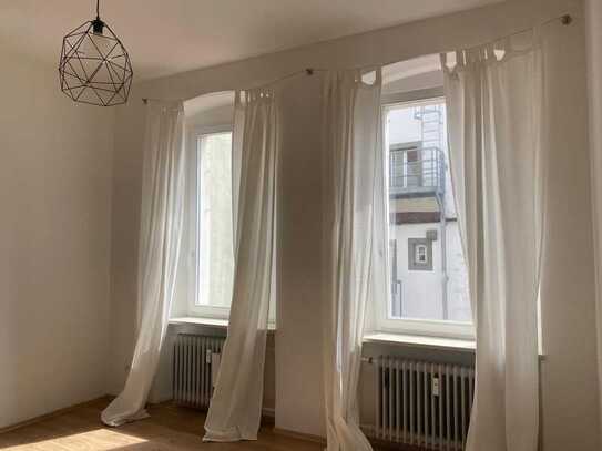 Stilvolle, gepflegte 1-Zimmer-Wohnung mit Küche (Extra-Zimmer) in Regensburg