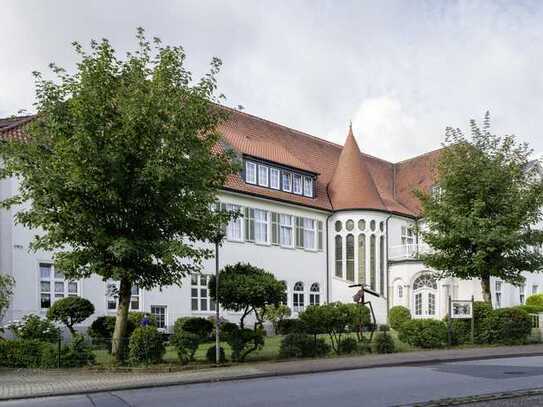 Repräsentative ehemalige Fachklinik in idyllischer Parkanlage mit Konversionspotenzial (u.a. HOTEL)